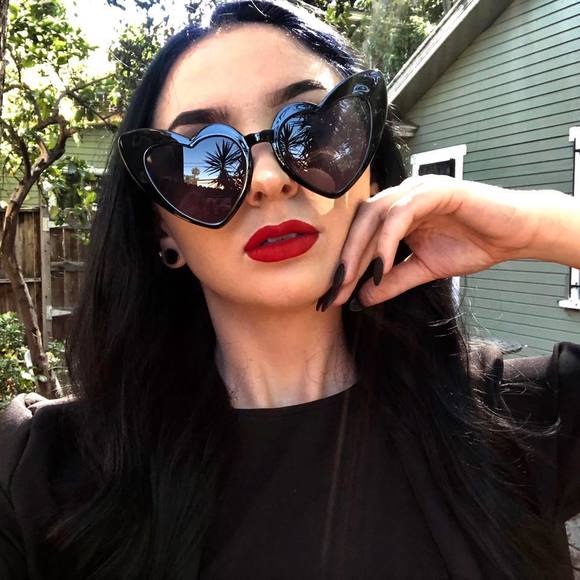 Meet your Posher, Dina - Picture 1 of 1